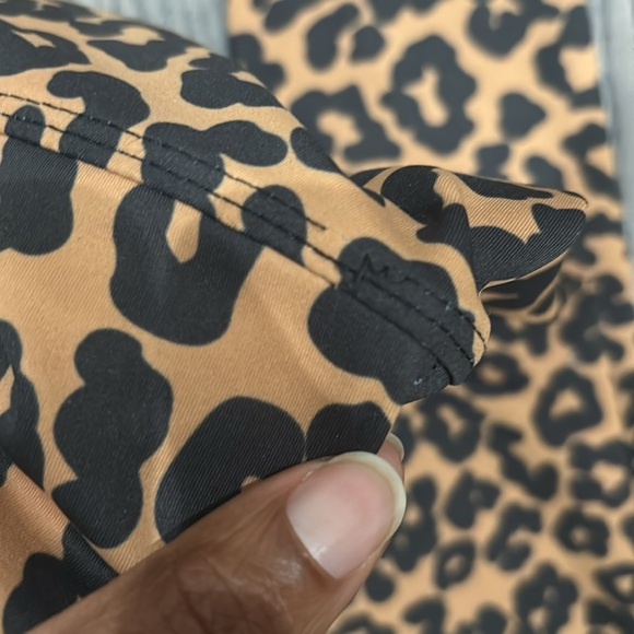 Beach Riot Leopard Print Piper Workout Set - Picture 5 of 7